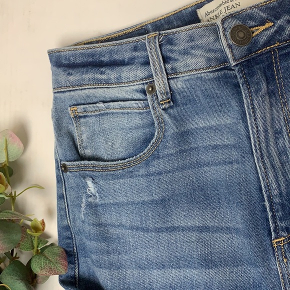 A&F curve love ankle high rise distressed jeans - Picture 6 of 8